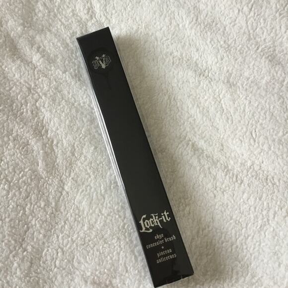 Kat Von D Other - Kat Von D Lock-It Edge Concealer Black Brush